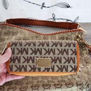 Michael Kors Set Large Hobo Bag With Wallet. Excellent Used Condition.